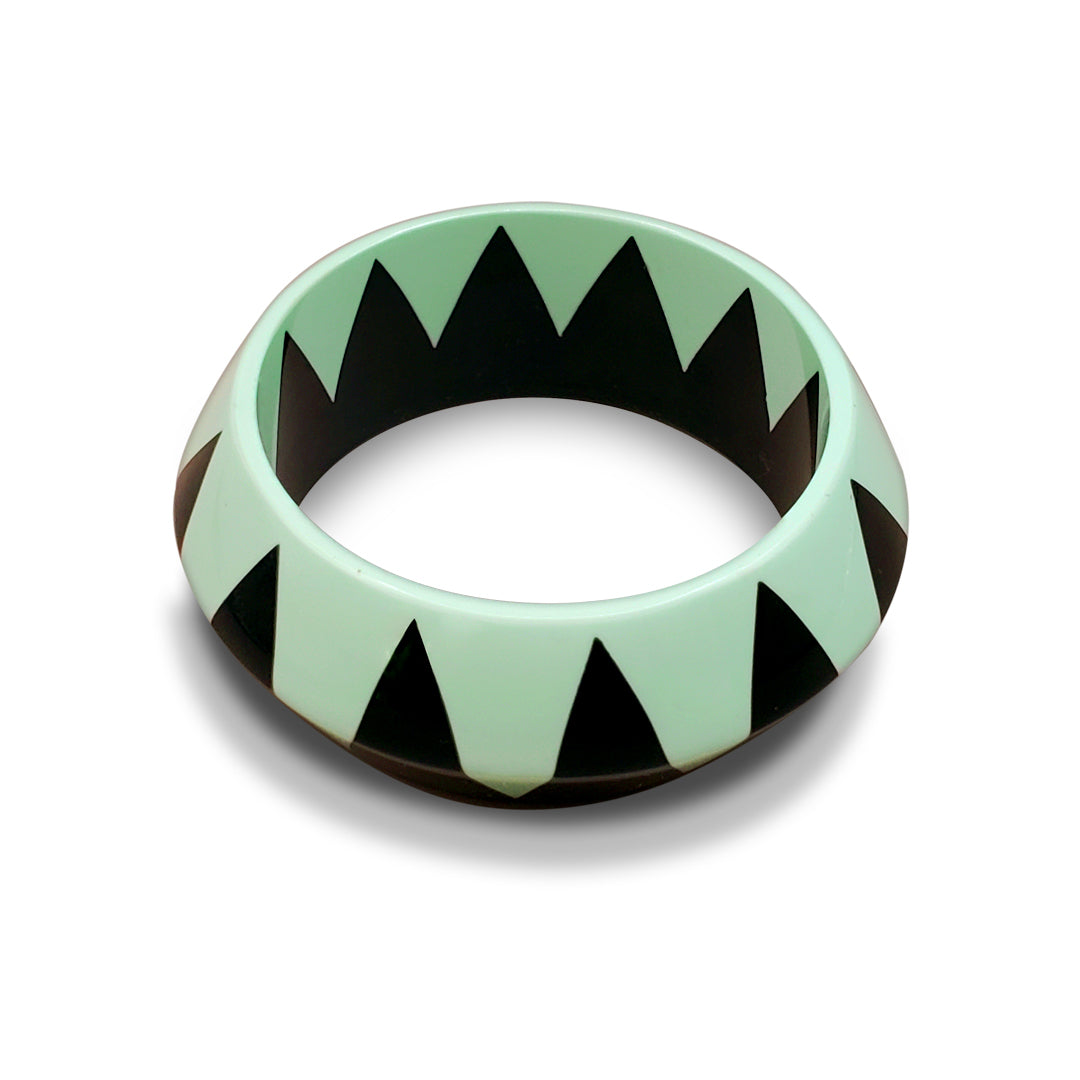 LARGE CLAW  IN OPAQUE BLACK & PASTEL MINTY BLUE