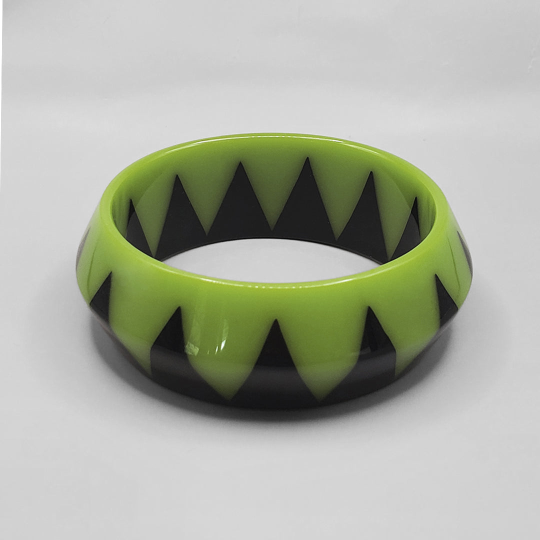 CLAW IN BLACK & GREEN YELLOW