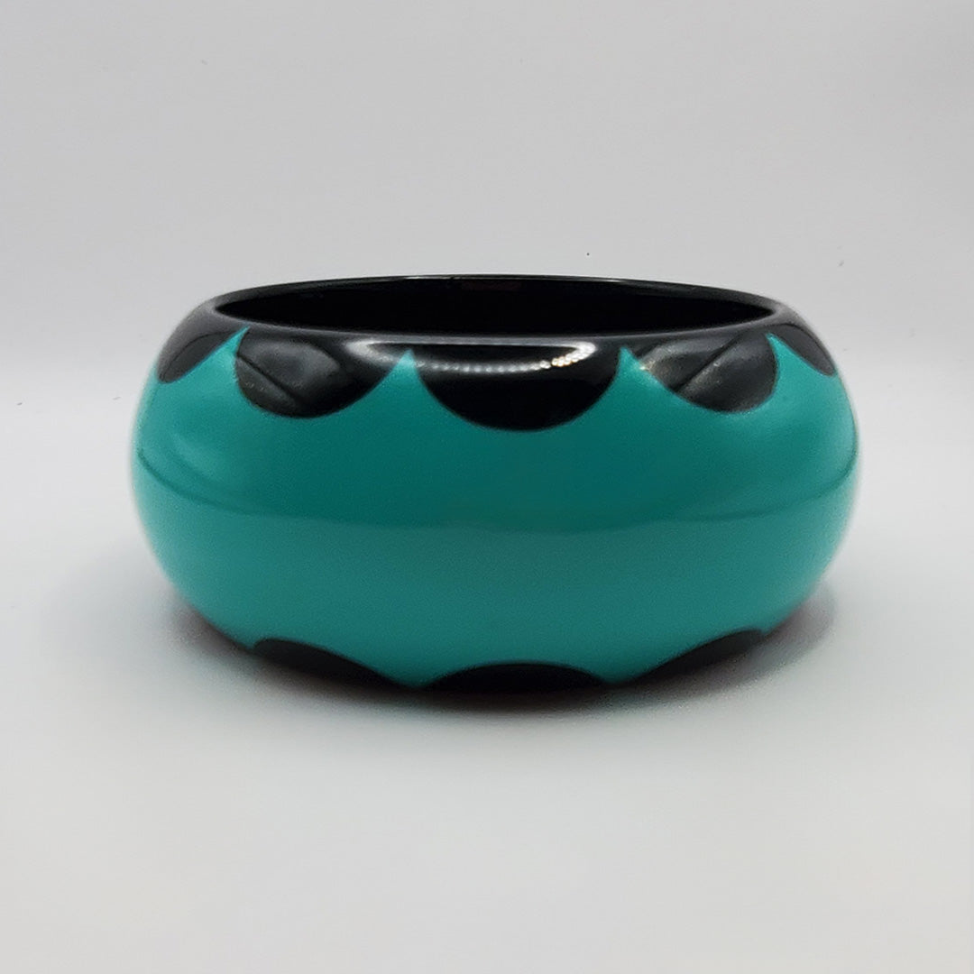BIG DOME SCALLOP IN TURQUOISE & BLACK